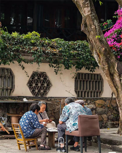 這座沒游客的邊陲小鎮(zhèn)，才是國內(nèi)避暑好去處